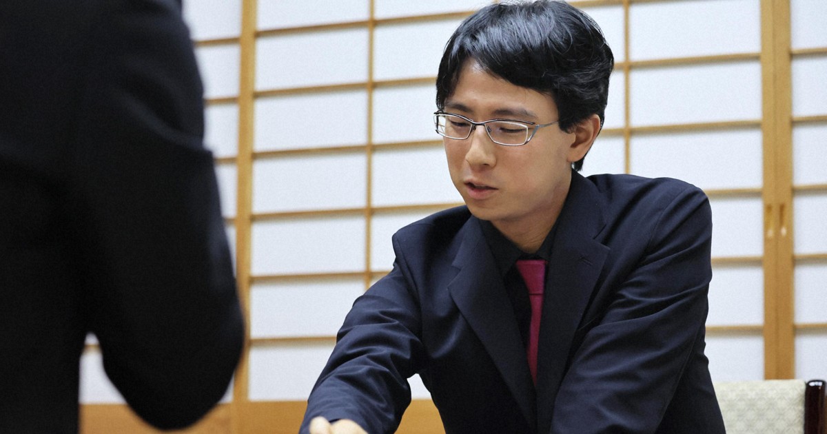 第62期本因坊戦記念　本因坊高尾氏、挑戦者九段依田氏対戦　書道扇子 専用ケース付 第62期本因坊戦記念 本因坊高尾氏、挑戦者九段依田氏対戦 書道扇子