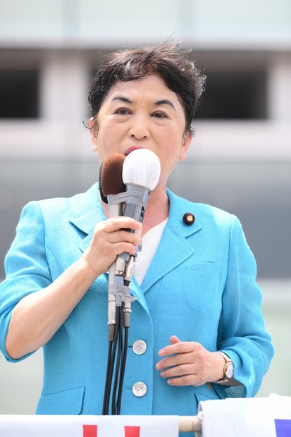 社民・福島党首が第一声 「党の生き残りをかけた戦い」支持訴え | 毎日新聞