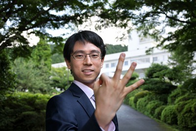 本因坊戦3連覇を果たした一力遼本因坊＝神奈川県箱根町で2025年7月3日午前8時49分、和田大典撮影