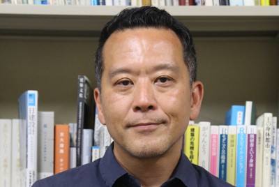 倉方俊輔・大阪公立大大学院教授＝大阪市で2025年6月、上村里花撮影