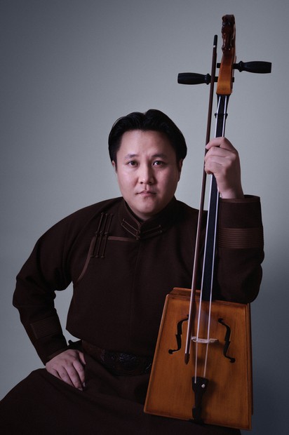 馬頭琴　数年前にモンゴル旅行でお土産に買ったものです 馬頭琴 数年前にモンゴル旅行でお土産に買ったものです