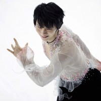 仙台市アリーナ開館記念アイスショー「The　First　Skate」で、アンコールに「Let　Me　Entertain　You」を演技する羽生結弦さん＝ゼビオアリーナ仙台で2025年7月5日、貝塚太一撮影