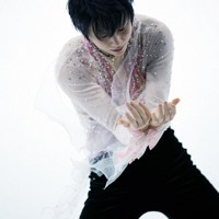 仙台市アリーナ開館記念アイスショー「The　First　Skate」で、「春よ、来い」を演技する羽生結弦さん＝ゼビオアリーナ仙台で2025年7月5日、貝塚太一撮影