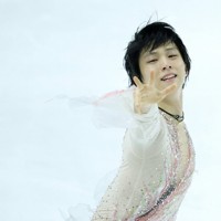 仙台市アリーナ開館記念アイスショー「The　First　Skate」で「春よ、来い」を演技する羽生結弦さん＝ゼビオアリーナ仙台で2025年7月5日、貝塚太一撮影