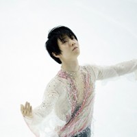 仙台市アリーナ開館記念アイスショー「The　First　Skate」で「春よ、来い」を演技する羽生結弦さん＝ゼビオアリーナ仙台で2025年7月5日、貝塚太一撮影