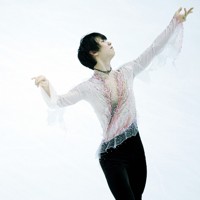 仙台市アリーナ開館記念アイスショー「The　First　Skate」で、「春よ、来い」を演技する羽生結弦さん＝ゼビオアリーナ仙台で2025年7月5日、貝塚太一撮影
