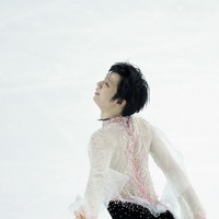 仙台市アリーナ開館記念アイスショー「The　First　Skate」で「春よ、来い」を演技する羽生結弦さん＝ゼビオアリーナ仙台で2025年7月5日、貝塚太一撮影