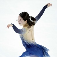 仙台市アリーナ開館記念アイスショー「The　First　Skate」で演技する鈴木明子さん＝ゼビオアリーナ仙台で2025年7月5日、貝塚太一撮影