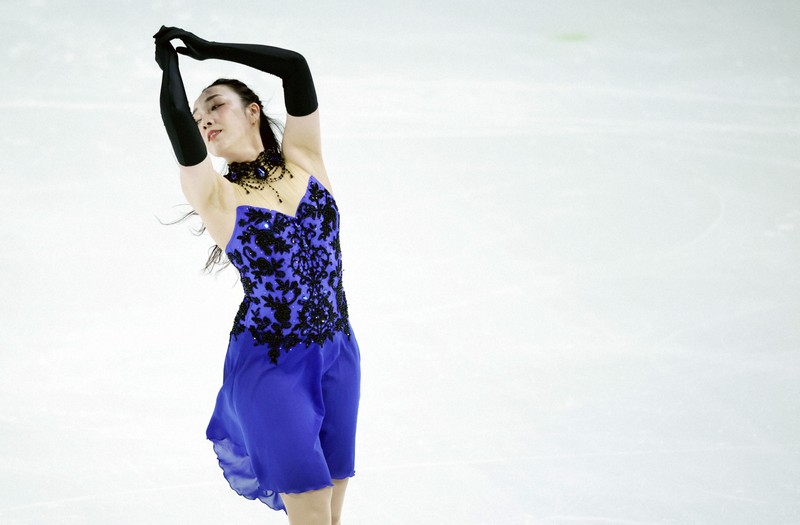 仙台市アリーナ開館記念アイスショー「The　First　Skate」で演技する本郷理華さん＝ゼビオアリーナ仙台で2025年7月5日、貝塚太一撮影