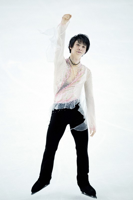 仙台市アリーナ開館記念アイスショー「The　First　Skate」でアンコールを終えて、拳を固める羽生結弦さん＝ゼビオアリーナ仙台で2025年7月5日、貝塚太一撮影