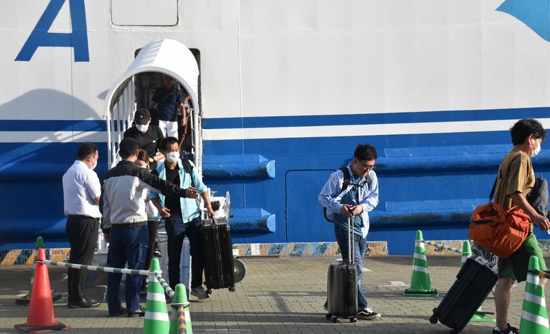 悪石島と小宝島から46人が避難 寮生らも 6日も震度5強が2回 | 毎日新聞