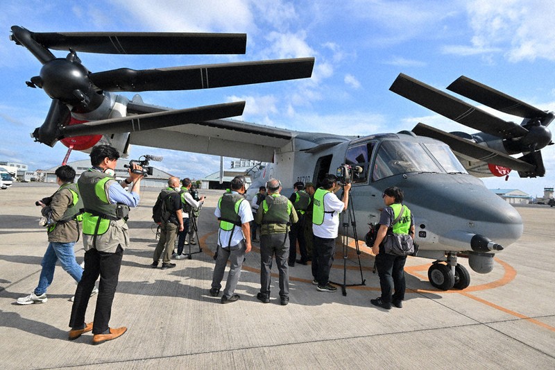 想像超えるオスプレイ 強烈な加速とごう音、半開きの扉にハラハラ 報道