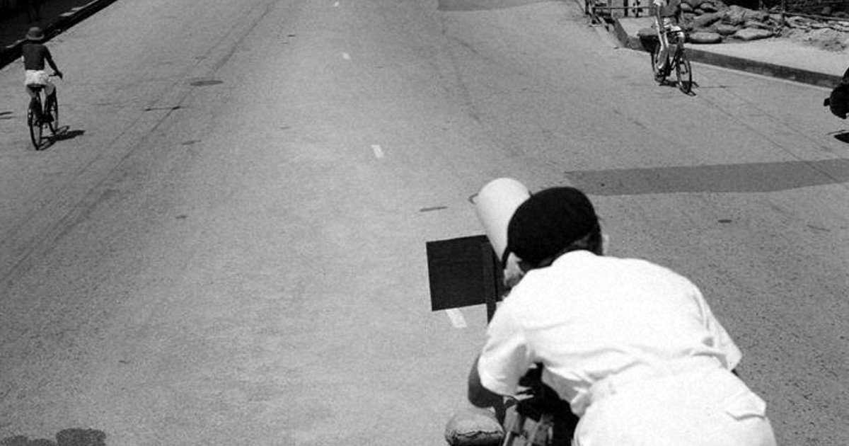 戦中写真を読む：／48 ミヤニ式反射望遠カメラ 「昭南」を写す 華人街