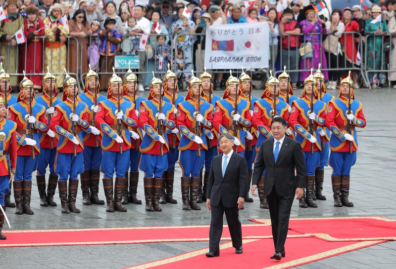 モンゴル訪問中の両陛下、歓迎式典に出席 大統領夫妻と懇談 | 毎日新聞