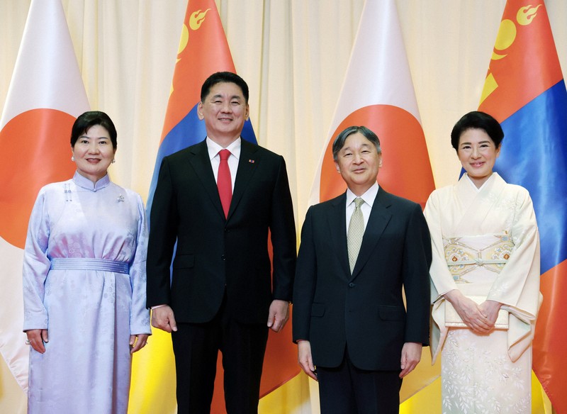 天皇陛下、ビオラ演奏で交響楽団と共演も モンゴル晩さん会出席 | 毎日新聞