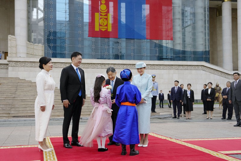 天皇、皇后両陛下が歓迎式典に出席 モンゴル訪問 [写真特集1/18