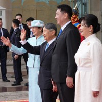 天皇、皇后両陛下が歓迎式典に出席 モンゴル訪問 [写真特集13/18