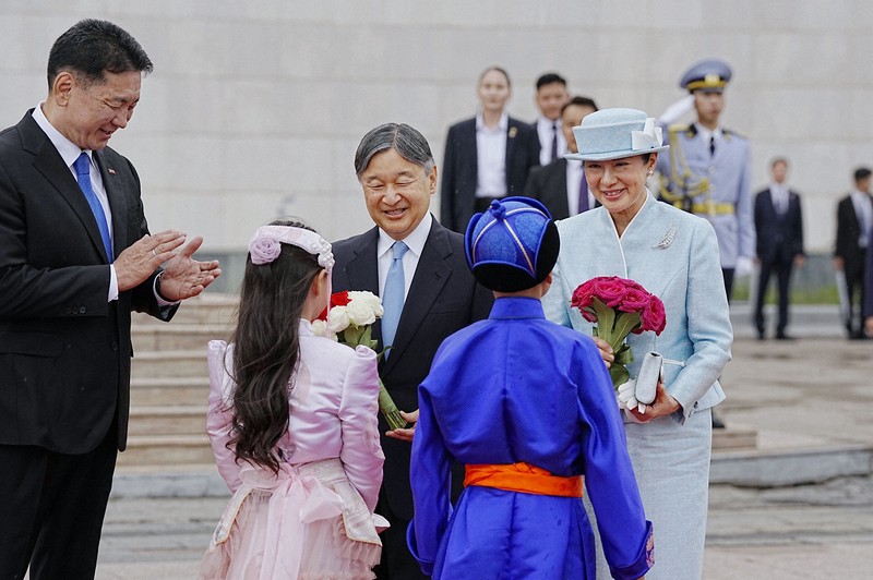 天皇、皇后両陛下が歓迎式典に出席 モンゴル訪問 [写真特集1/18