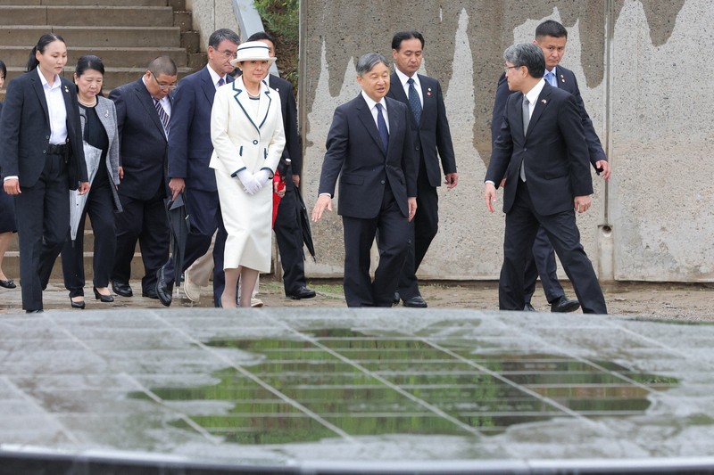 天皇、皇后両陛下 旧ソ連がモンゴルに抑留した日本人犠牲者の追悼慰霊碑ご訪問 写真特集115 毎日新聞 