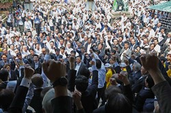 参院選の立候補者の出陣式で気勢をあげる支援者ら＝金沢市で2025年7月3日、岩本一希撮影