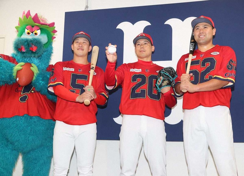 アメフト風Tシャツ 末包 広島カープ 2025 限定品 【公式通販】