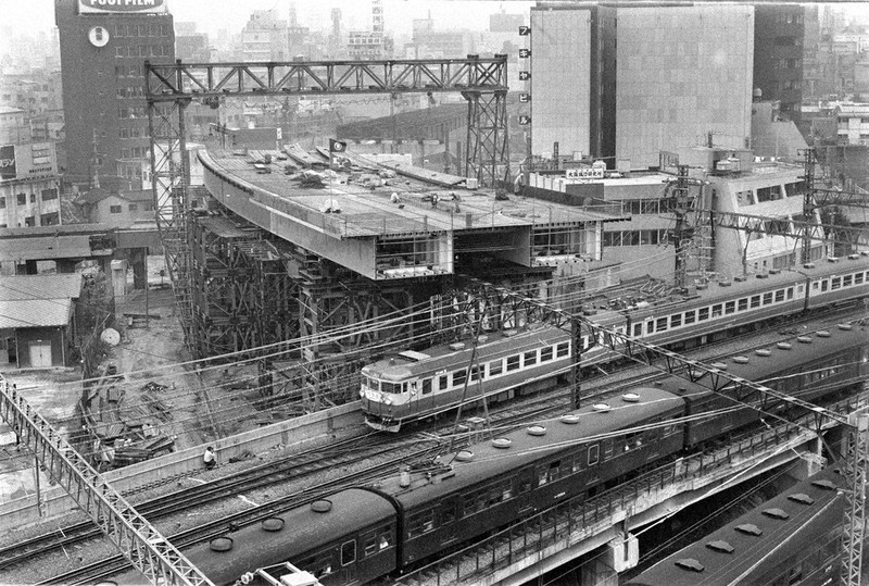 れとろ探訪：線路をまたぐ新御堂筋 ／大阪 | 毎日新聞