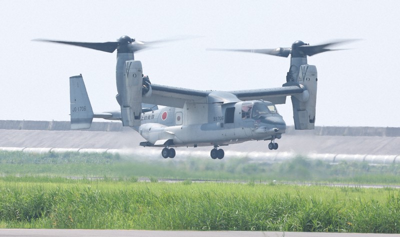 陸自オスプレイ、佐賀空港に到着 全17機が順次配備へ | 毎日新聞