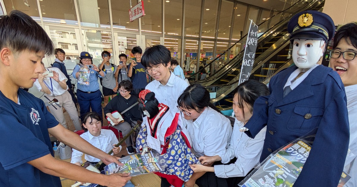 浄瑠璃人形「おつる」が呼びかけ 自転車用ヘルメット啓発 徳島 | 毎日新聞