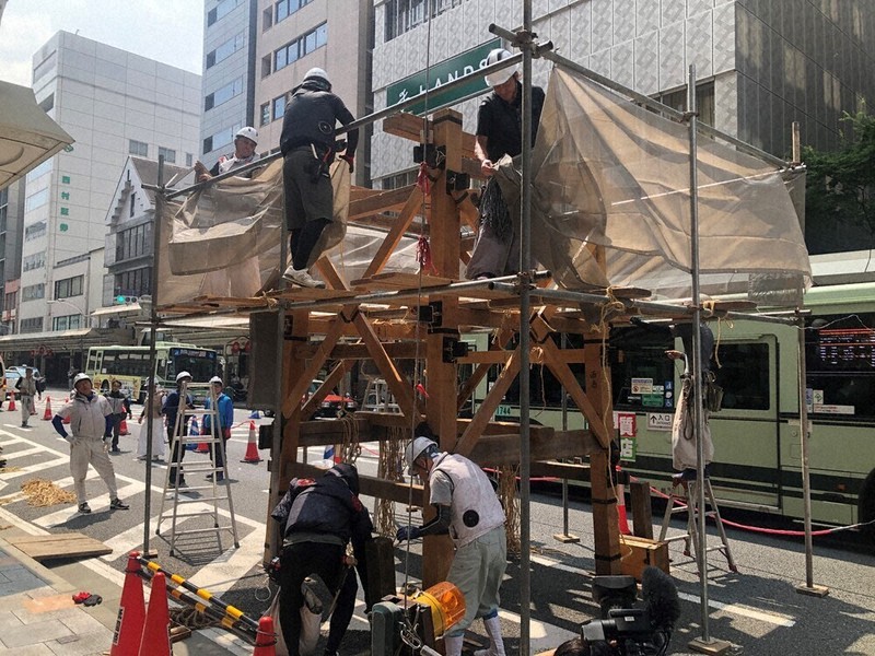 祇園祭2025：安全重視、鉾建て開始 長刀鉾 猛暑対策で1日早く