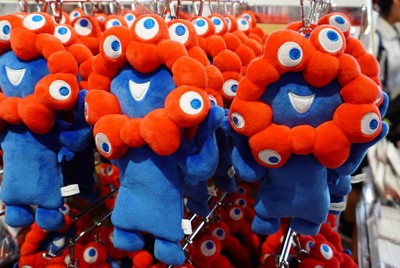 ミャクミャクの万博グッズ人気 理由はあのゆるキャラとの類似性