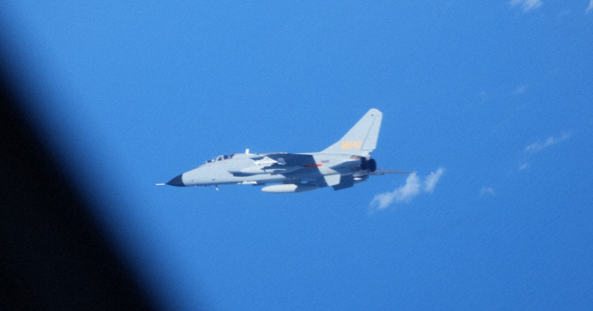 中国軍機の異常接近に「深刻な懸念」 政府が再発防止を申し入れ | 毎日新聞