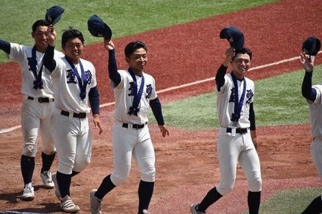 笑顔で手を振る入場行進、今夏は取りやめ 揺れる高校野球の現場 | 毎日新聞