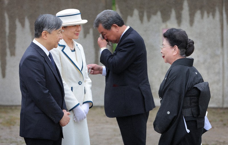 毎小ニュース：戦後80年 両陛下、モンゴル抑留死者悼む | 毎日新聞