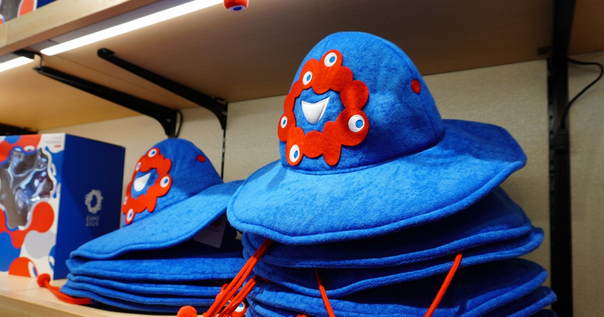 ミャクミャクの万博グッズ人気 理由はあのゆるキャラとの類似性? [写真