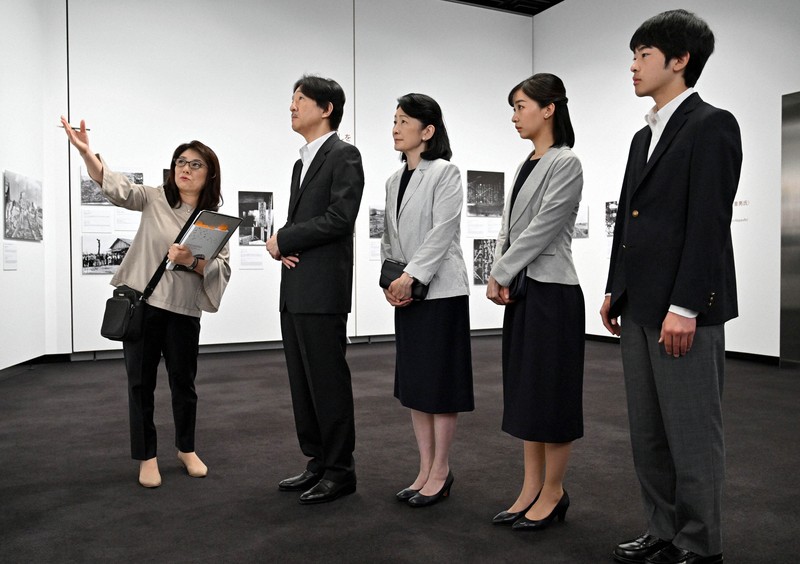 秋篠宮ご一家 被爆80年企画展「ヒロシマ1945」へ [写真特集1/6] | 毎日新聞