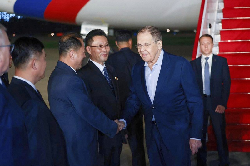ロシア外相が北朝鮮に到着 異例のペースでの高官訪朝 外相会談を予定
