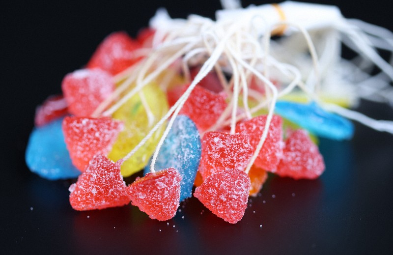 原料高騰で…駄菓子の定番「糸引きあめ」、唯一のメーカーが廃業 [写真