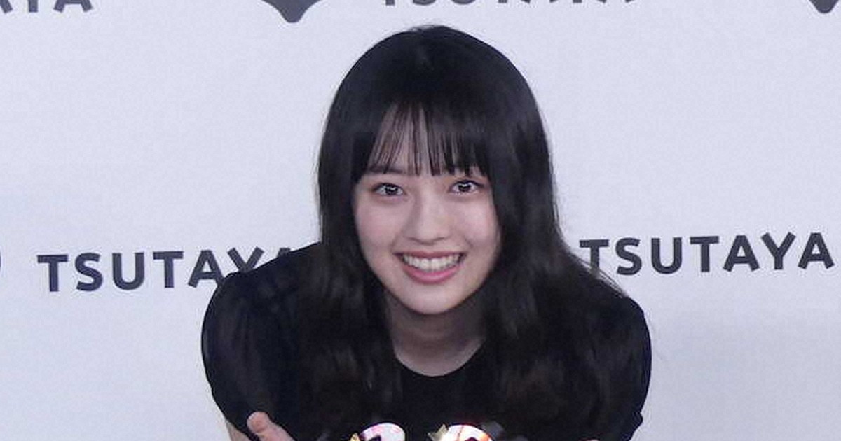美月　上坂樹里　サイン色紙 GrOZ3_RW8AAYww7.jpg:large