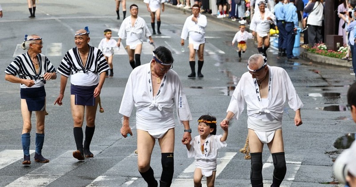 In Photos: Fukuoka locals beat the heat with summer festival