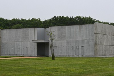 アイヌ民族の遺骨が安置されている民族共生象徴空間（ウポポイ）内の慰霊施設＝白老町で2025年7月14日午後1時20分、森原彩子撮影