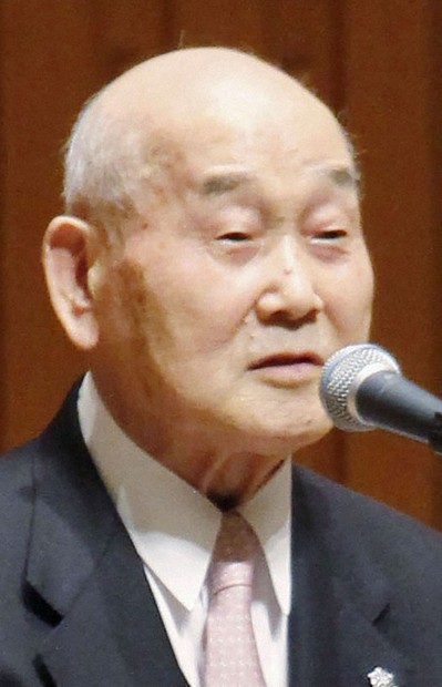 井上萬二 有田焼で白磁の美を追求、人間国宝の井上萬二さんが死去 : 読売新聞