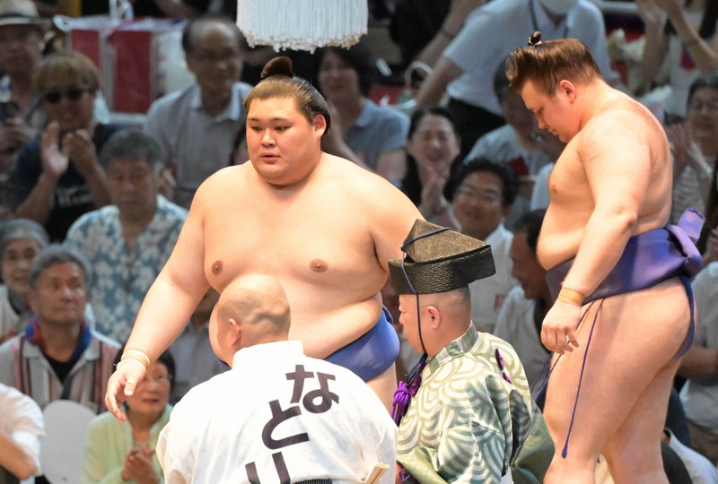 大相撲名古屋場所2日目 新横綱・大の里は2連勝 [写真特集3/33] | 毎日新聞