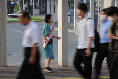 事務所・ポスター・ビラなし へそくりで選挙に出た49歳主婦の夏 | 毎日新聞