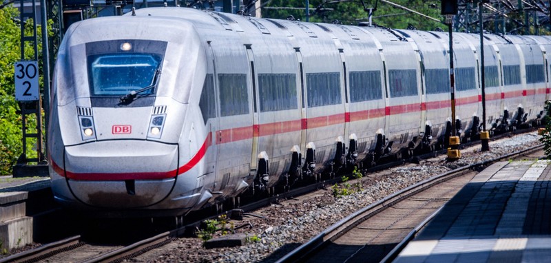 汚すぎて運行できません」 ドイツ鉄道が突然停車、乗客あぜん [写真