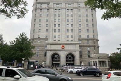 製薬会社社員が有罪判決を受けた北京市の第2中級人民法院（地裁）＝2025年7月、畠山哲郎撮影