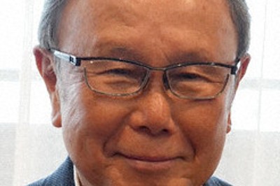 奥井隆さん＝福井県敦賀市の奥井海生堂本社で、高橋隆輔撮影
