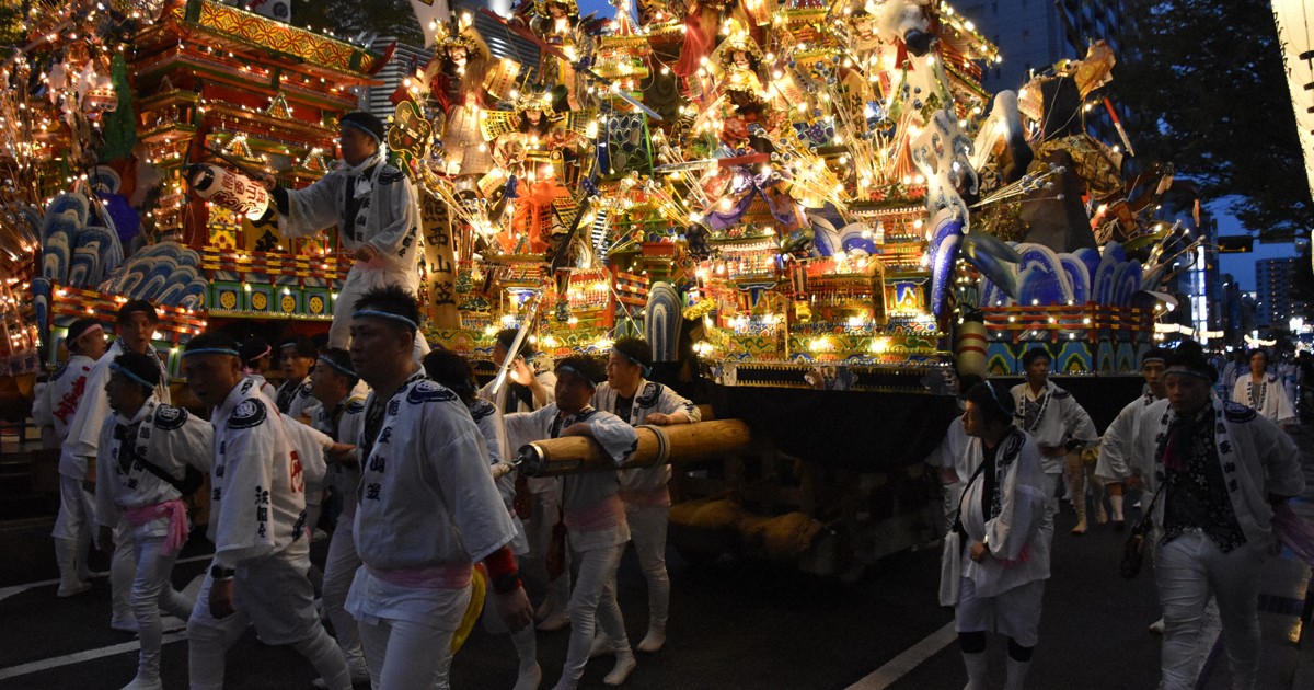 福岡・黒崎祇園山笠の前夜祭 8基勢ぞろい 雨の中で勇壮な競演 | 毎日新聞 福岡・黒崎祇園山笠の前夜祭 8基勢ぞろい 雨の中で勇壮な競演 | 毎日新聞