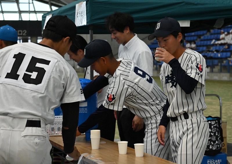 断熱ソール、2部制にサマータイム… 夏の高校野球は各地で暑さ