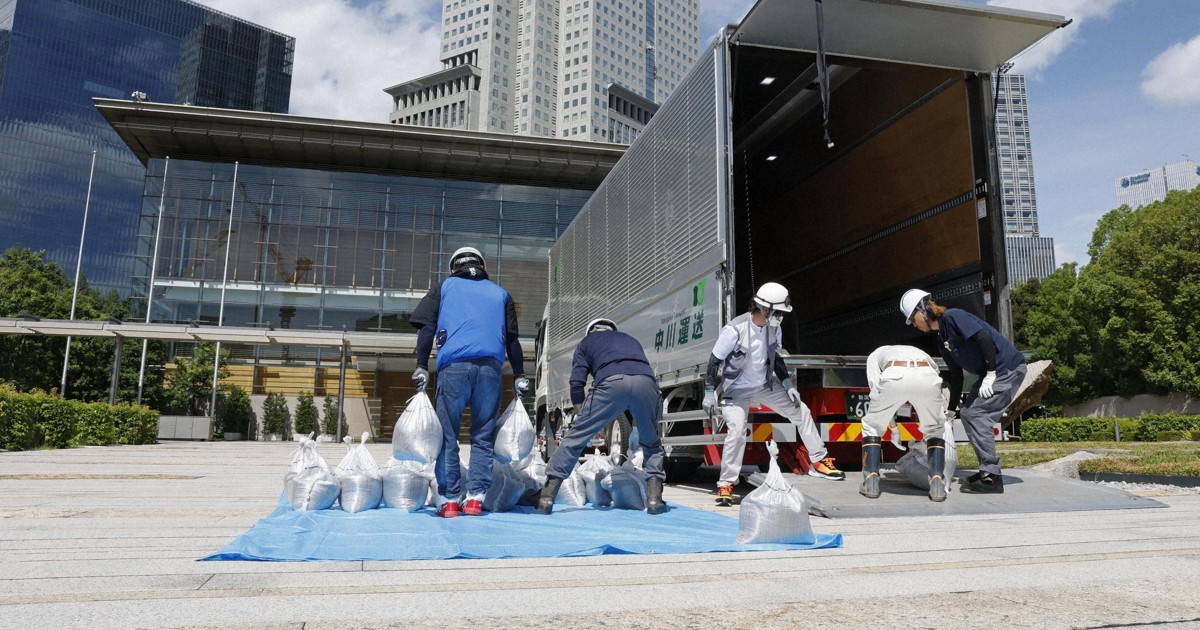 Fukushima soil moved to PM's yard in effort to allay safety fears
