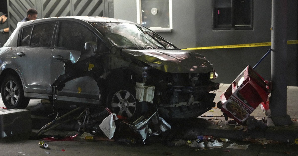 Car strikes crowd outside Los Angeles venue, injuring 30
